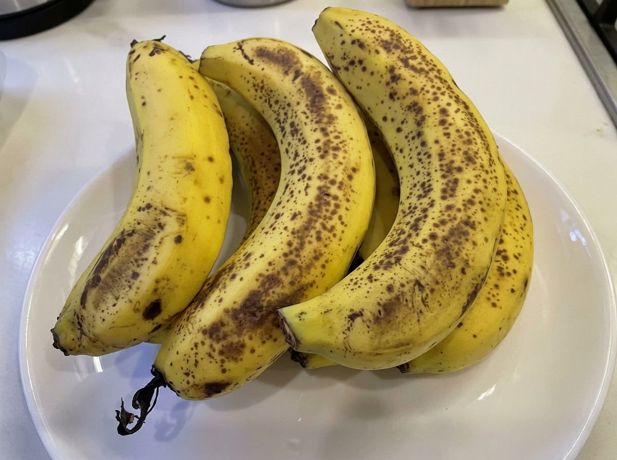 What Actually Happens to Your Body When You Eat a Banana Before Bed