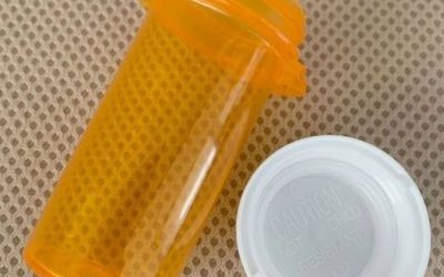 Stop throwing away your old pill bottles: here are 12 ingenious ways to reuse them at home