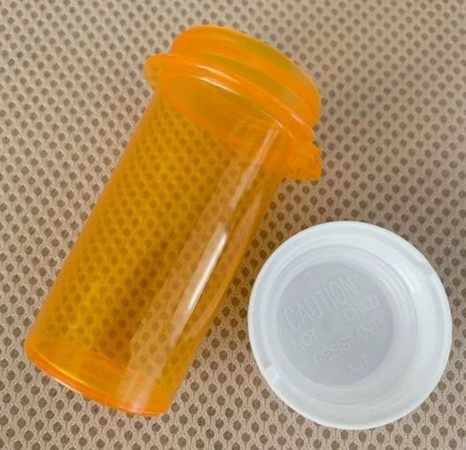 Stop throwing away your old pill bottles: here are 12 ingenious ways to reuse them at home