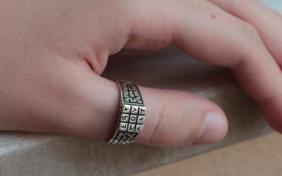 The hidden meaning behind thumb rings